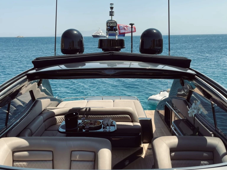 Sunseeker 007 de alquiler a El Pireo