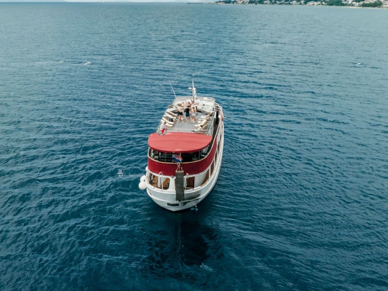 Betina Wooden Boat de alquiler a Omiš