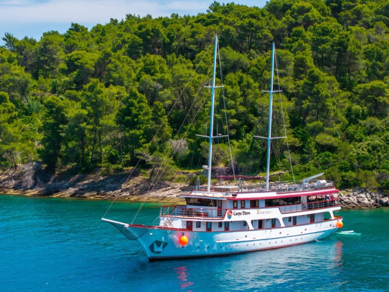 Yate de lujo para alquilar Omiš al mejor precio