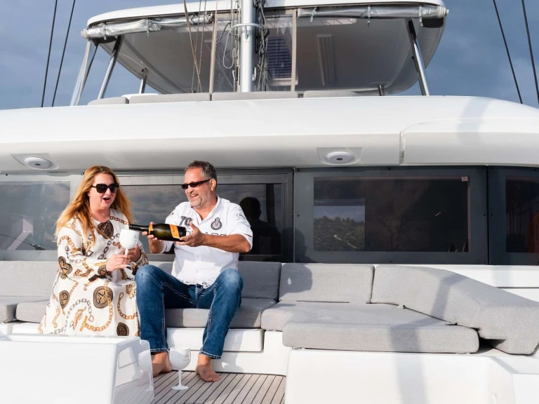 Alquiler Yate de lujo Lagoon con o sin  título de navegación