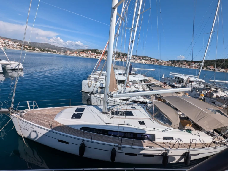 Velero para alquilar Rogoznica al mejor precio