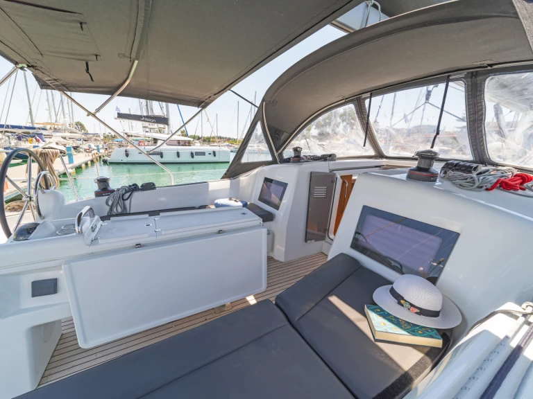 Alquiler de barcos Álimos barato de Sun Odyssey 410