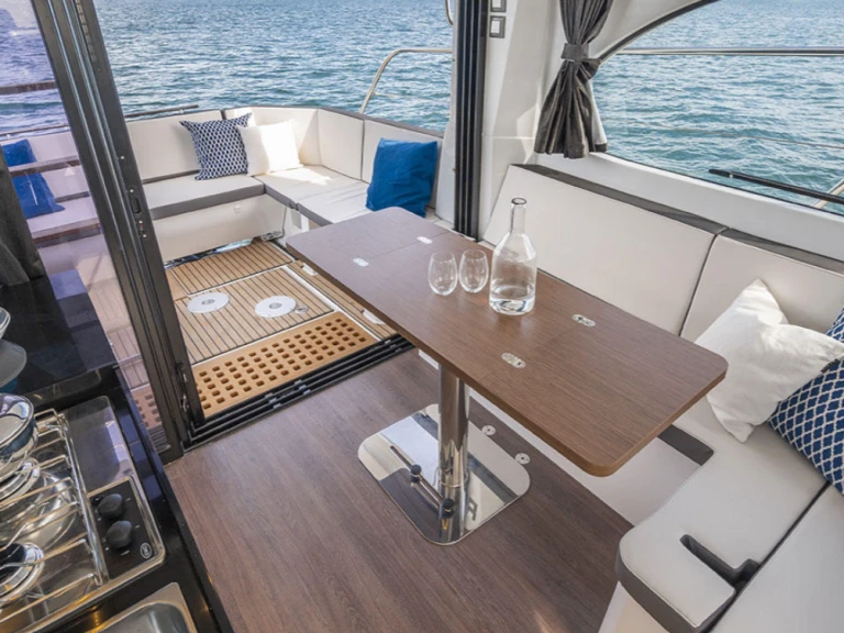 Alquiler de embarcaciones Bénéteau Antares 11 FLY enSaint-Mandrier-sur-Mer en Samboat