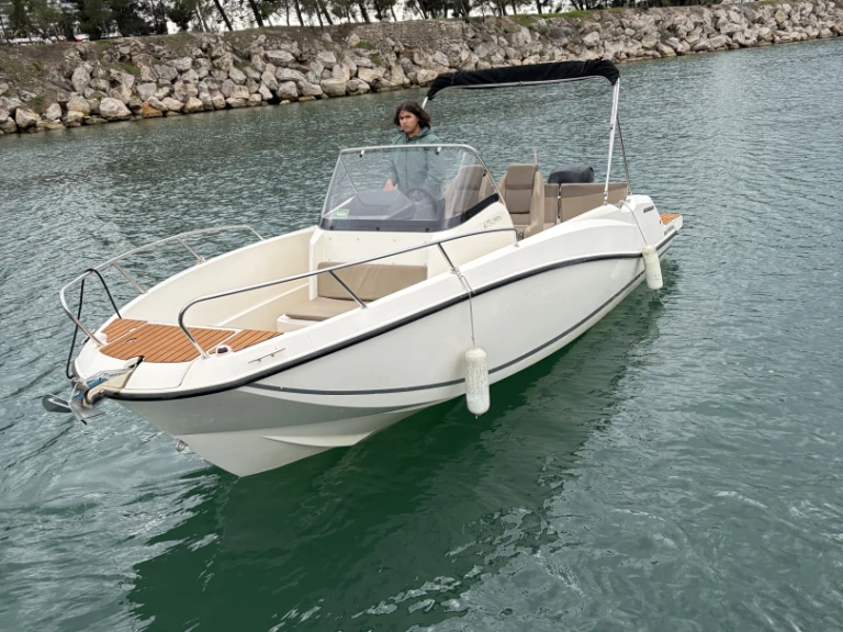 Alquiler de Quicksilver Activ 675 Open en Marsella