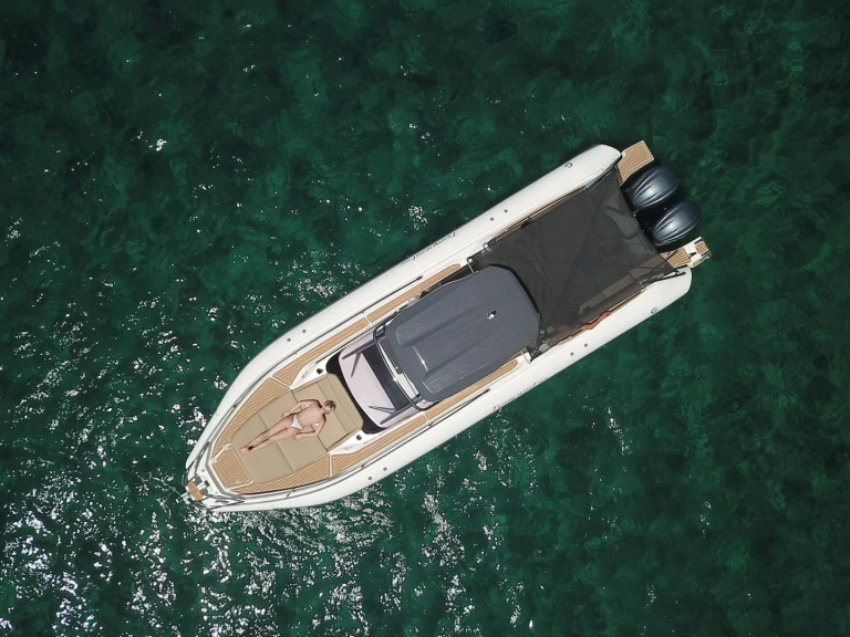 Alquiler de Capelli Tempest 1000 WA en Marine de Sant'Ambrogio