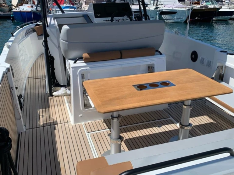 Alquiler de barcos Saint-Raphaël barato de Flyer 9