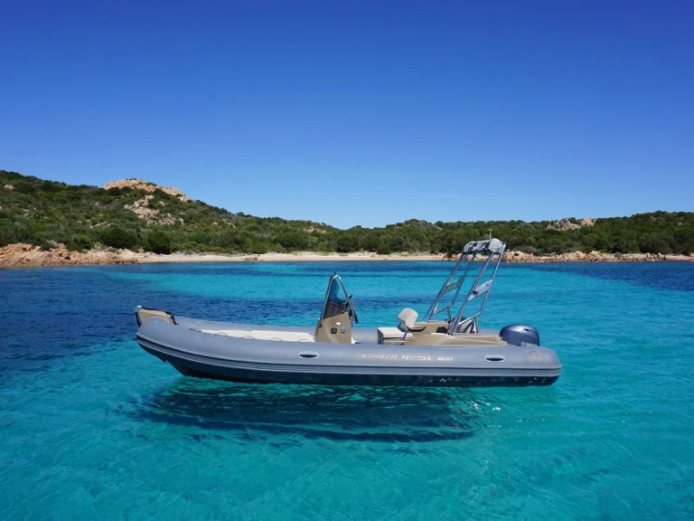Alquiler de Capelli Capelli 600 en Porto Rotondo