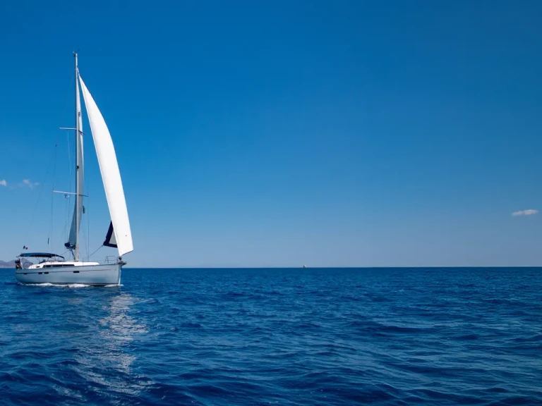 Velero para alquilar Nikiána al mejor precio