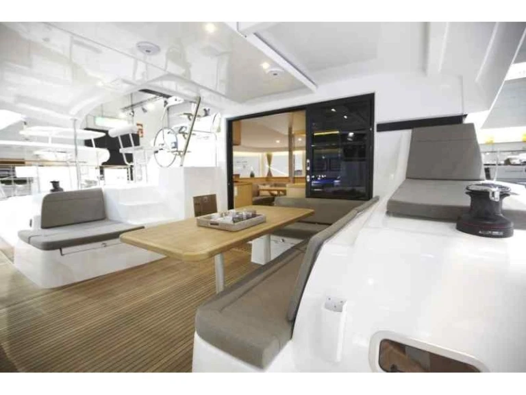 Alquiler de Lagoon Lagoon 42 en Nettuno