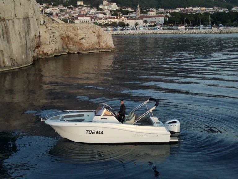 Alquiler de Atlantic Marine 750 Open en Makarska