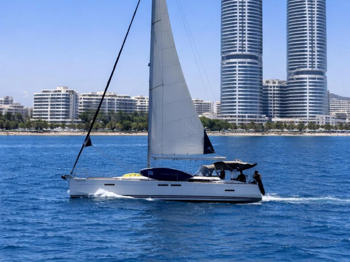 Alquiler de Velero, con o sin patrón Jeanneau Limassol