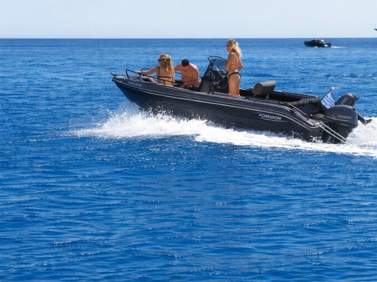 Lancha para alquilar Mílos al mejor precio