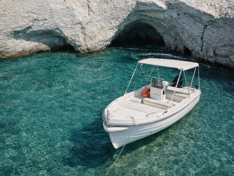 Alquiler de embarcaciones Assos 450 enProvatás en Samboat