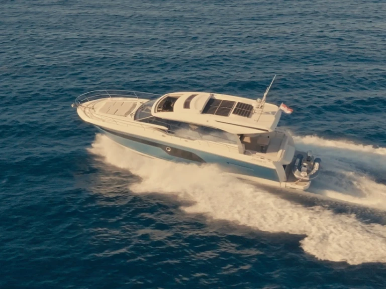 Yate de lujo para alquilar Marina Lav al mejor precio