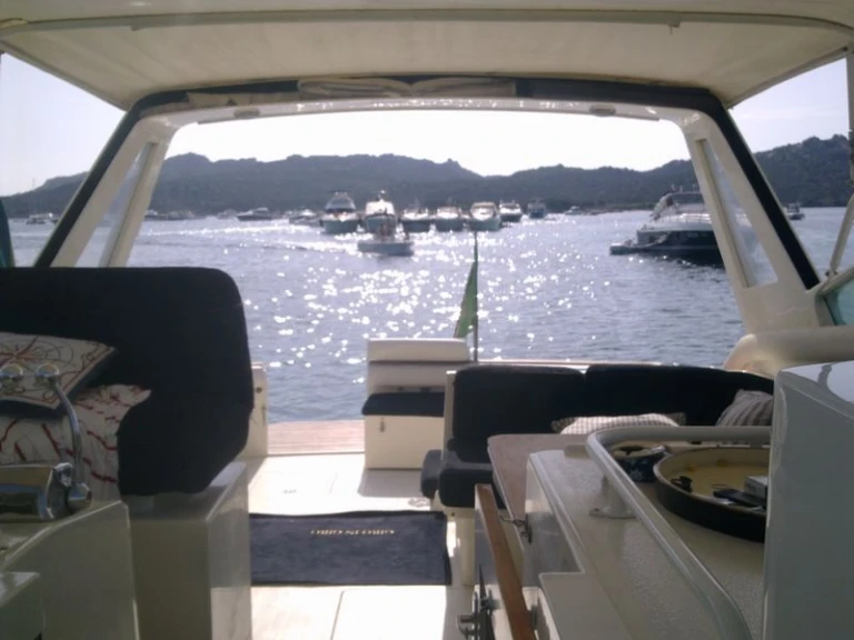 Alquiler de Bertram 38 Special en Punta Ala