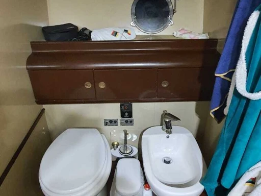 Alquiler de Yate de lujo, con o sin patrón Versilcraft Marina degli Aregai