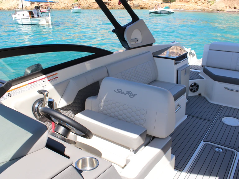 Alquiler de Sea Ray SDX 290 en España