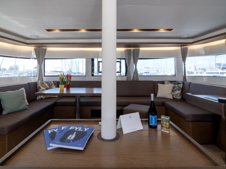 Alquiler de Catamarán, con o sin patrón Lagoon Paros (Isla)