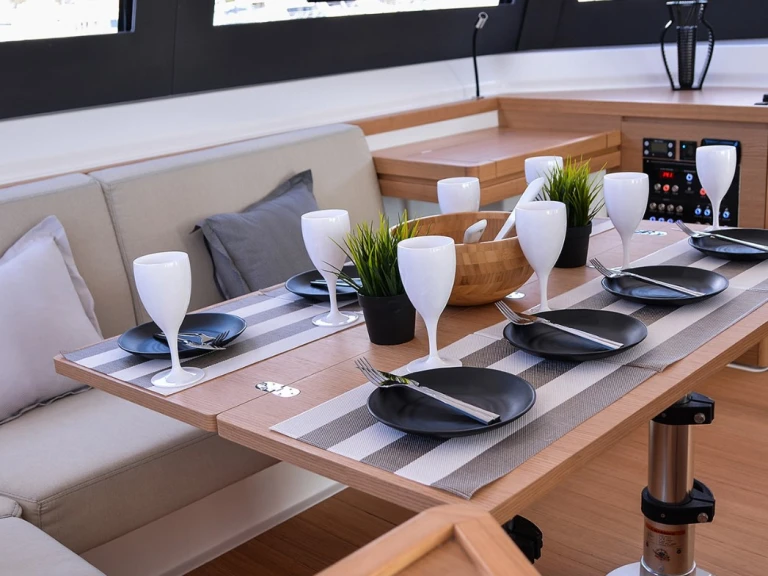 Catamarán para alquilar Toúrlos al mejor precio