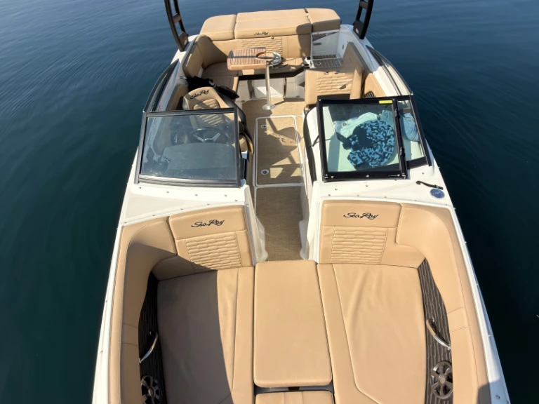 Alquiler de Sea Ray SPX 230 en Thonon-les-Bains