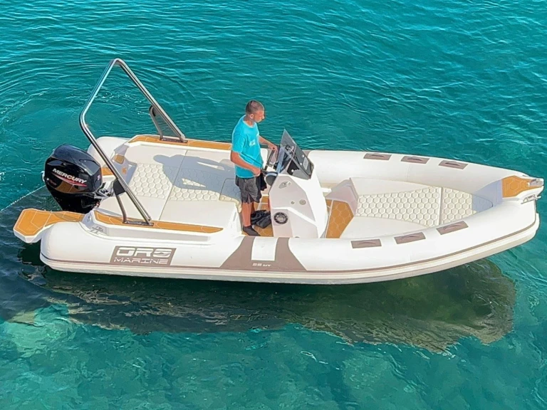 Alquiler de Neumática, con o sin patrón Oromarine Port d'Addaia (Puerto)