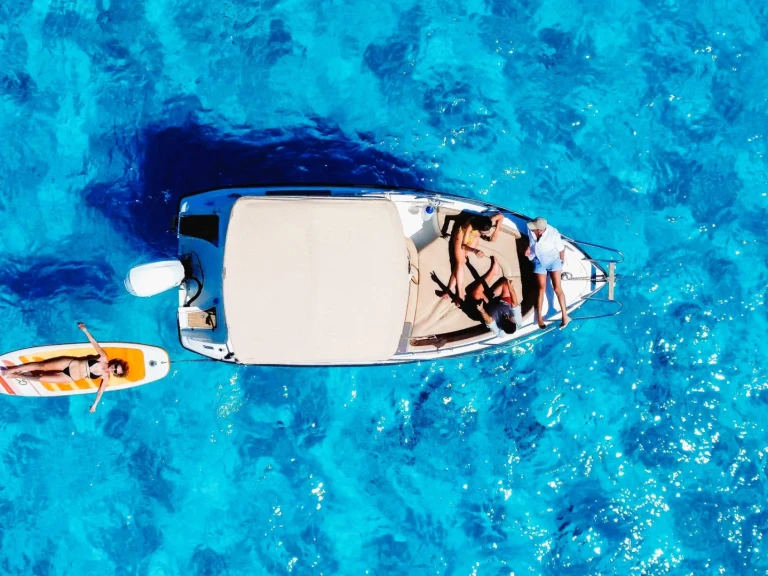 Alquiler de Polyester Yacht Open 605 en Ciutadella