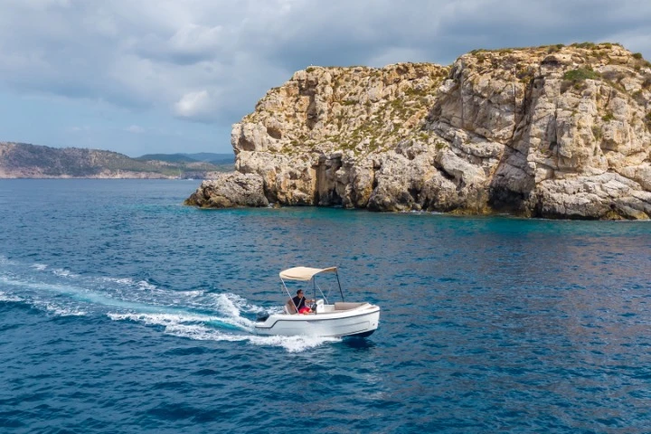 Alquiler de barcos Club Nàutic Santa Ponsa barato de 515