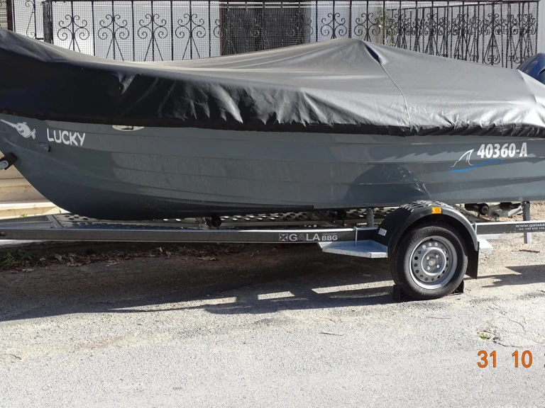 Lancha para alquilar Parálio Ástros al mejor precio