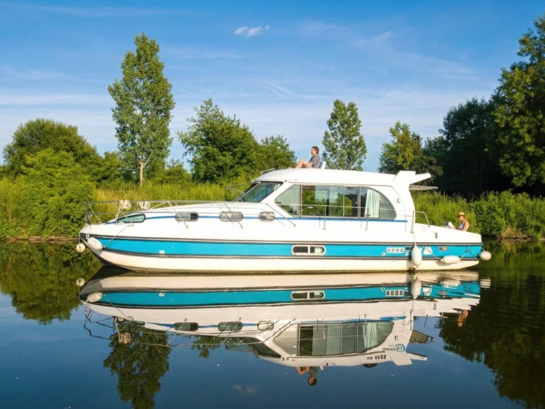 Alquiler de Nicols Yacht Nicols Sedan 1170 en Amieira