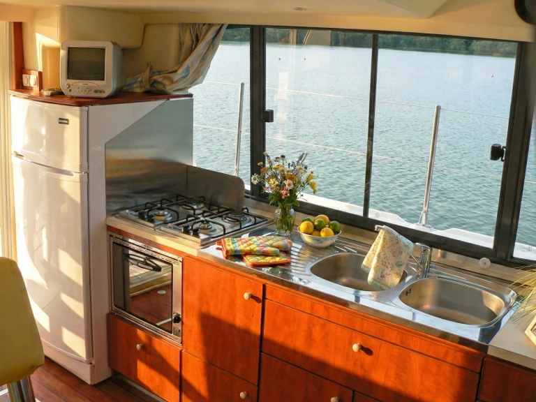 Alquiler de Nicols Yacht Nicols Estivale Quattro S en Le Somail