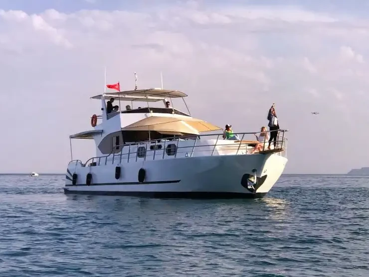 Alquiler Lancha Custom con o sin  título de navegación