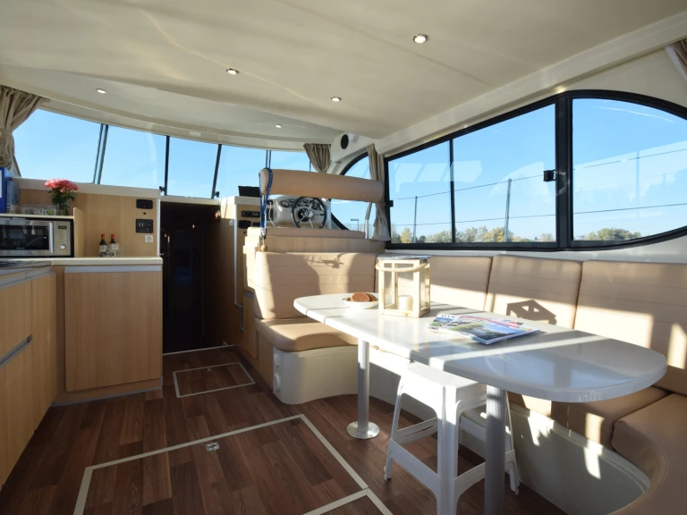 Alquiler de embarcaciones Nicols Yacht Nicols Octo Fly C enBellegarde en Samboat