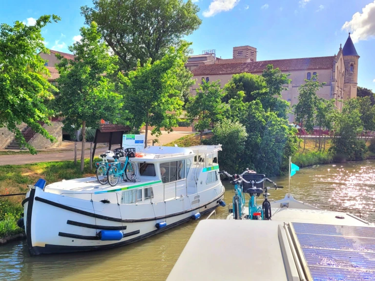 Alquiler de barcos Lattes barato de Pénichette 1022 FB