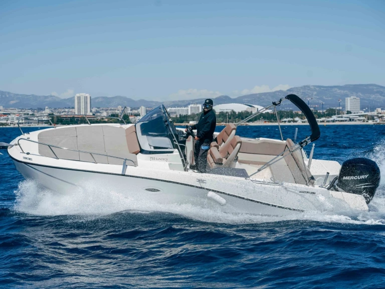 Alquiler de barcos Marsella barato de Activ 755 Sundeck