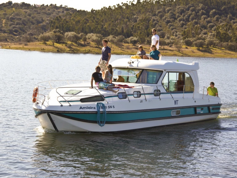 Nicols Yacht Nicols Sedan 1310 de alquiler a Dole