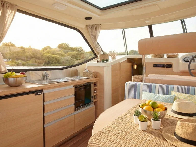 Nicols Yacht Nicols Sedan Primo de alquiler a Le Somail