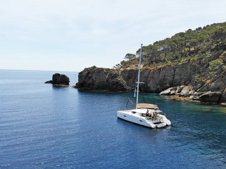 Alquiler de Catamarán, con o sin patrón Fountaine Pajot Roses