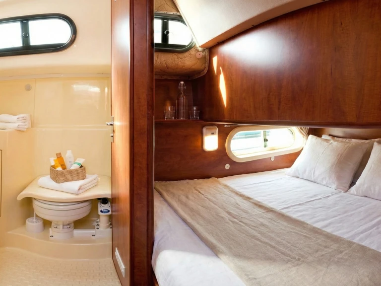 Nicols Yacht Nicols Sedan 1010 de alquiler a Dole