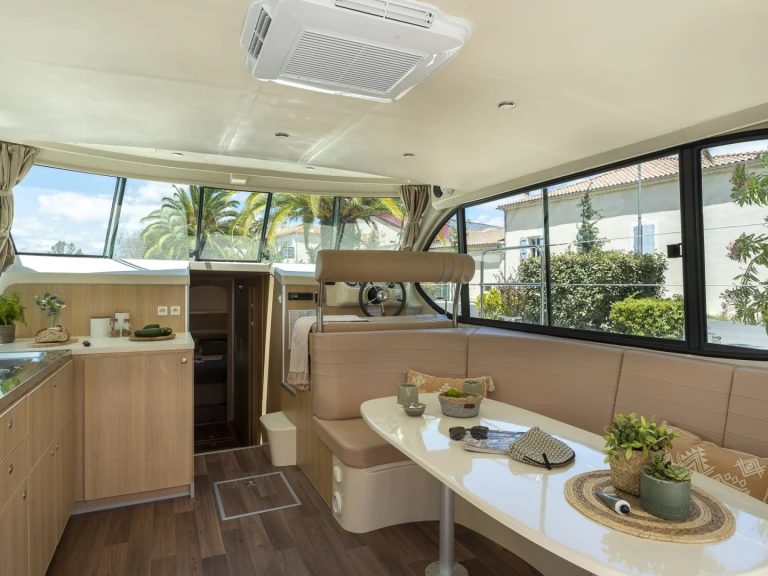 Alquiler de Nicols Yacht Nicols Estivale Sixto + en Dole