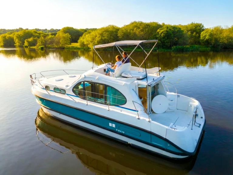 Alquiler de Nicols Yacht Nicols Estivale Quattro B en Bellegarde