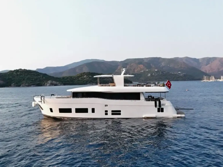 Custom Made de alquiler a Marmaris