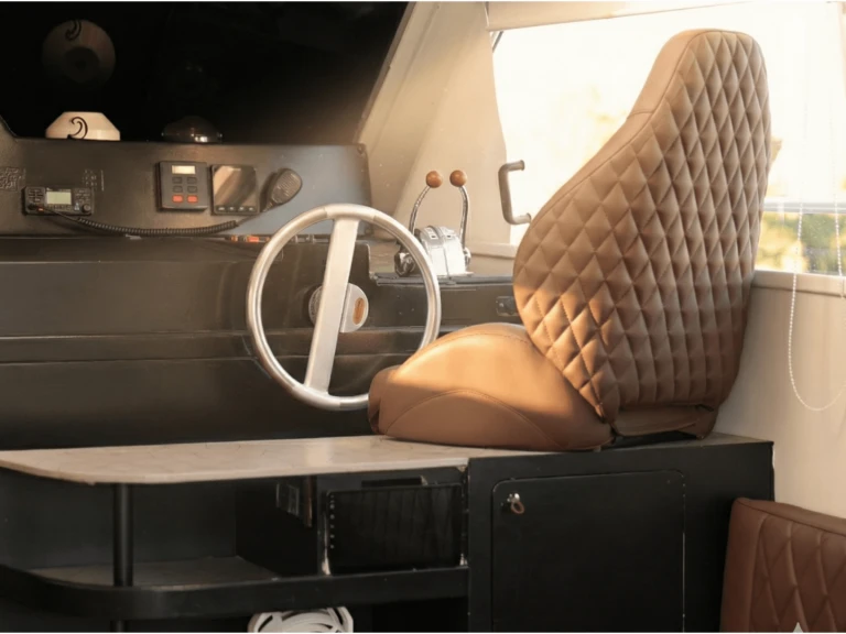 Alquiler de barcos Orikum barato de Ferretti 39