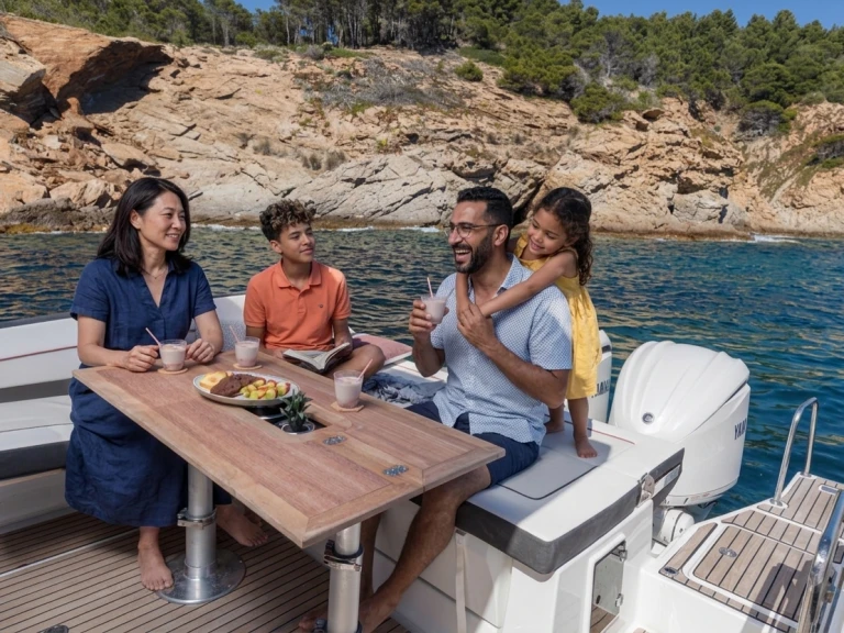 Alquiler de embarcaciones Jeanneau Cap Camarat 9.0 WA enVieux Port Golfe-Juan en Samboat