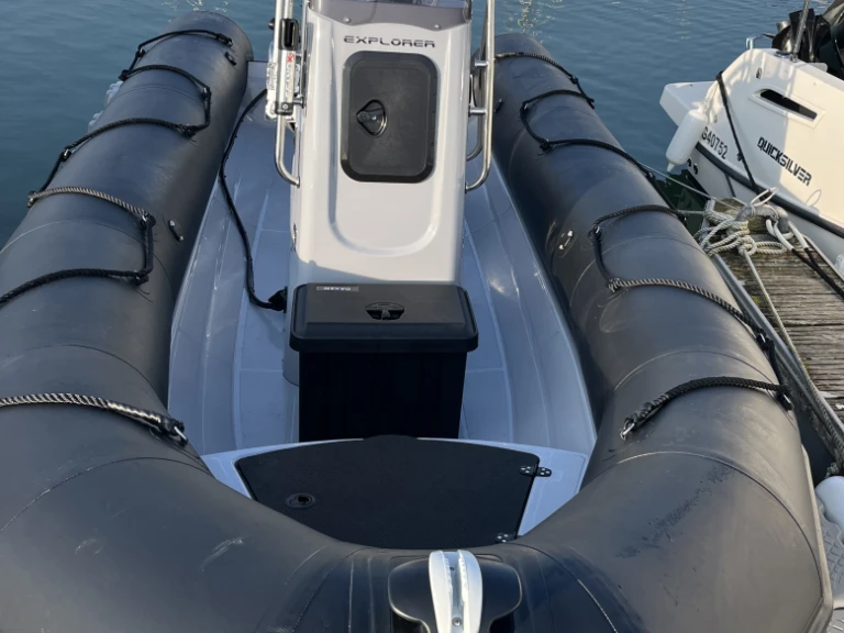 Alquiler Neumática Bombard con o sin  título de navegación