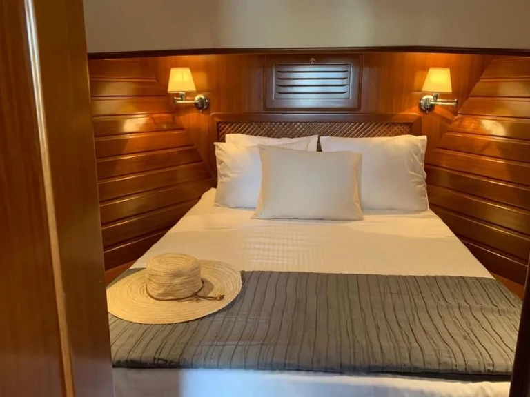 Menorquin MY 120 de alquiler a Mahón