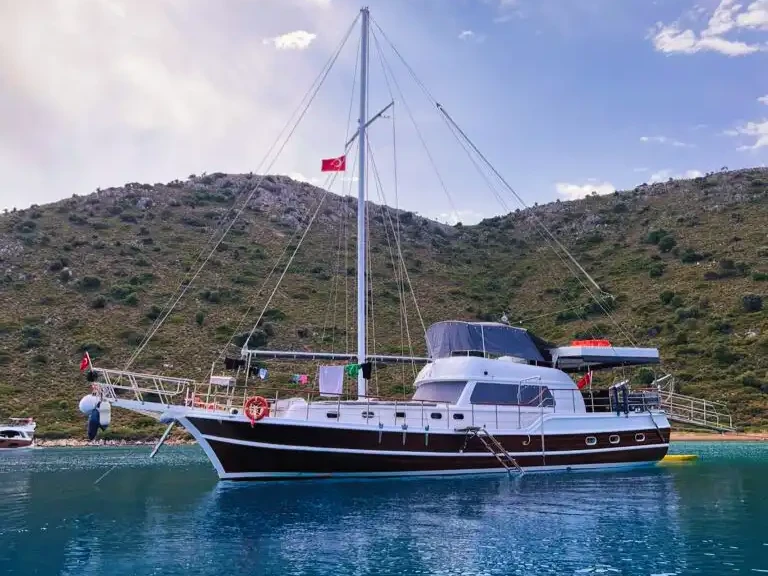 Alquiler Velero Custom con o sin  título de navegación