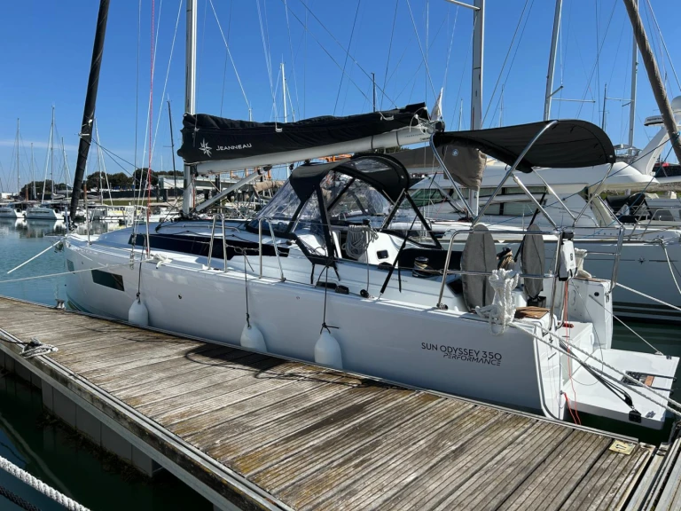 Jeanneau Sun Odyssey 350 de alquiler a La Rochelle
