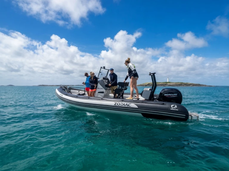 Alquiler Neumática Zodiac con o sin  título de navegación