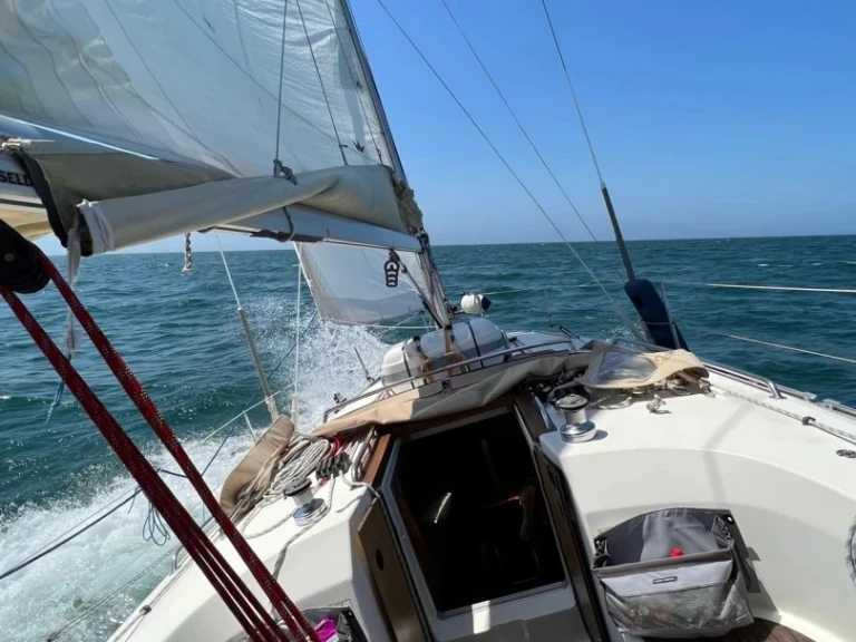 Alquiler de Bavaria Bavaria 32 Cruiser en La Rochelle