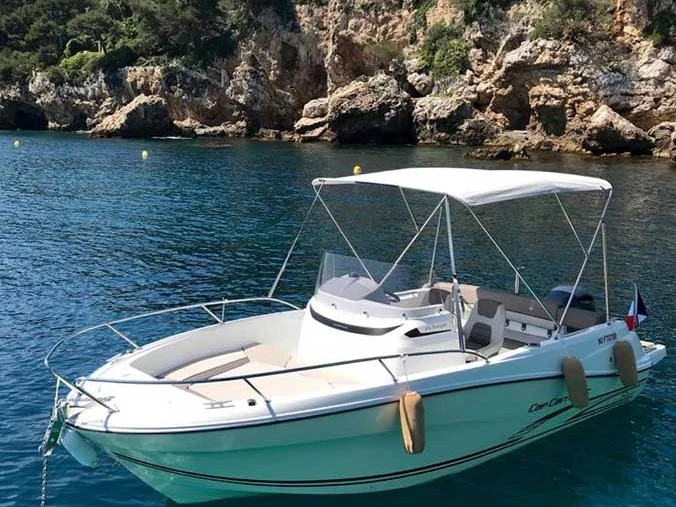 Alquiler de Jeanneau Cap Camarat 6.5 Style en Antibes